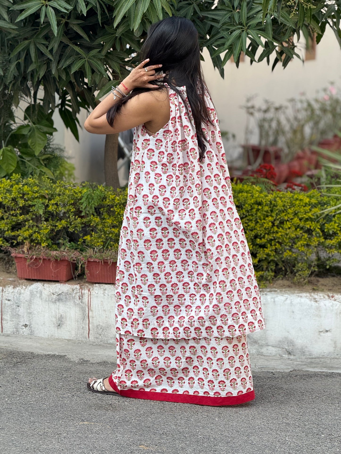 Aatreya - Sleeveless Maxi Dress
