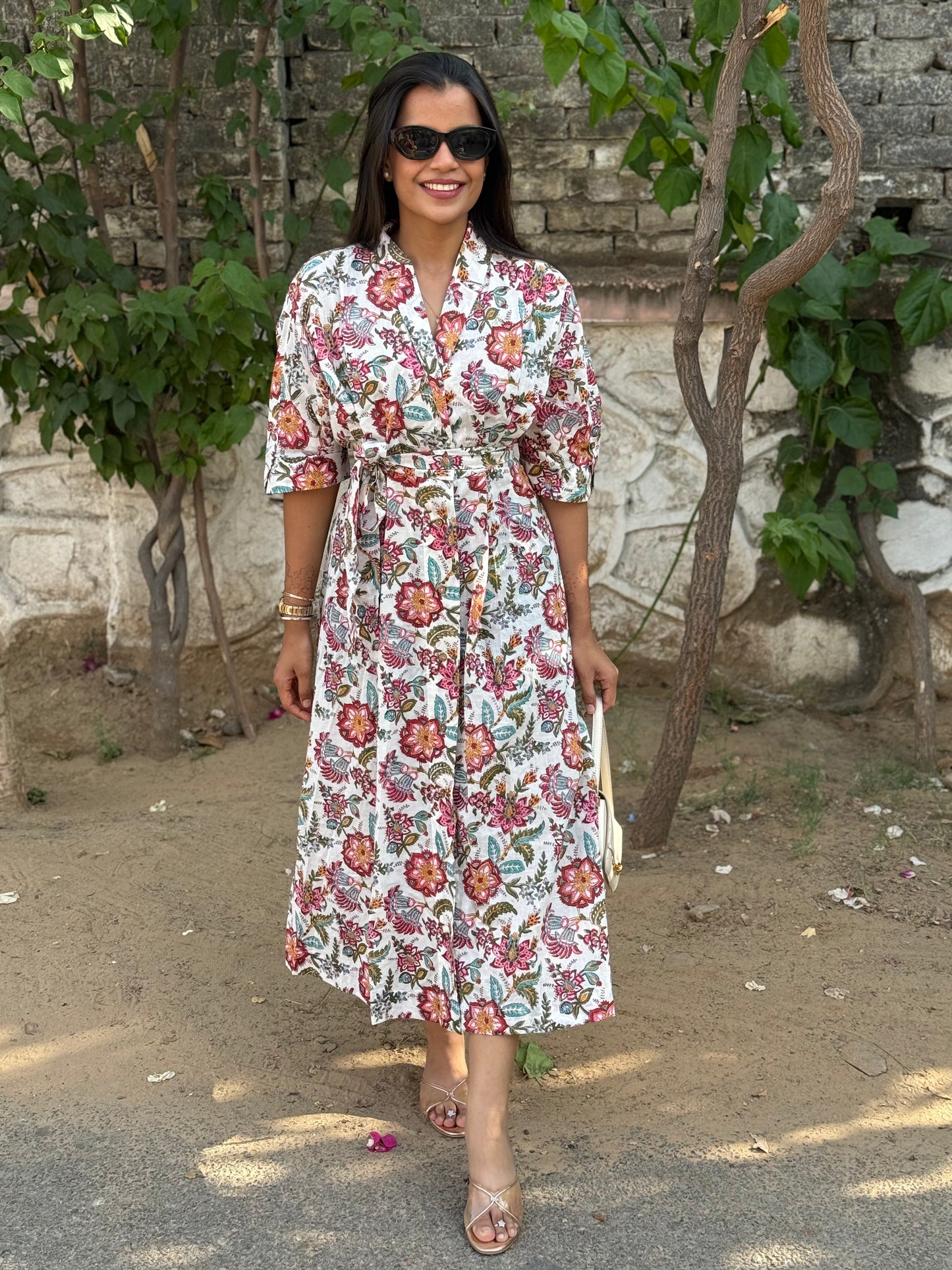 White shirt dress, floral, belt, vacation fit